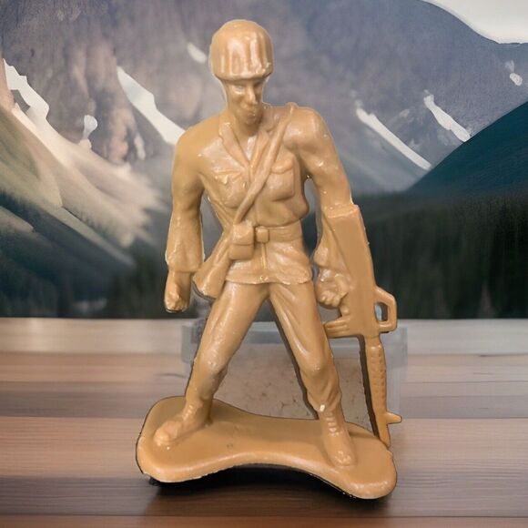 2 Greenbrier International Plastic Brown Army Men Lot 4" Tall - Picture 2 of 6